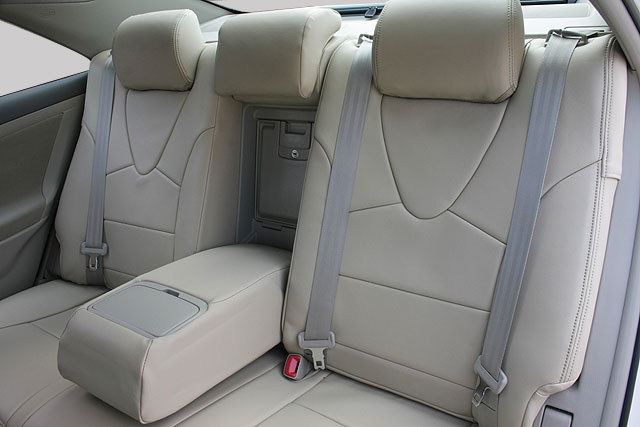 カムリ 40系の車に本革シートカバーのニューベージュを取付けた画像になります。シートカバーの取付実例,カムリ,546_2165_8.jpg