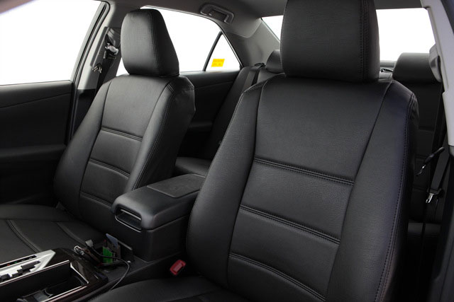 カムリ 50系ハイブリットの車にシートカバーのポイントのブラックを取付け助手席側から見た画像になります。シートカバーの取付実例,カムリ,546_2165_9.jpg