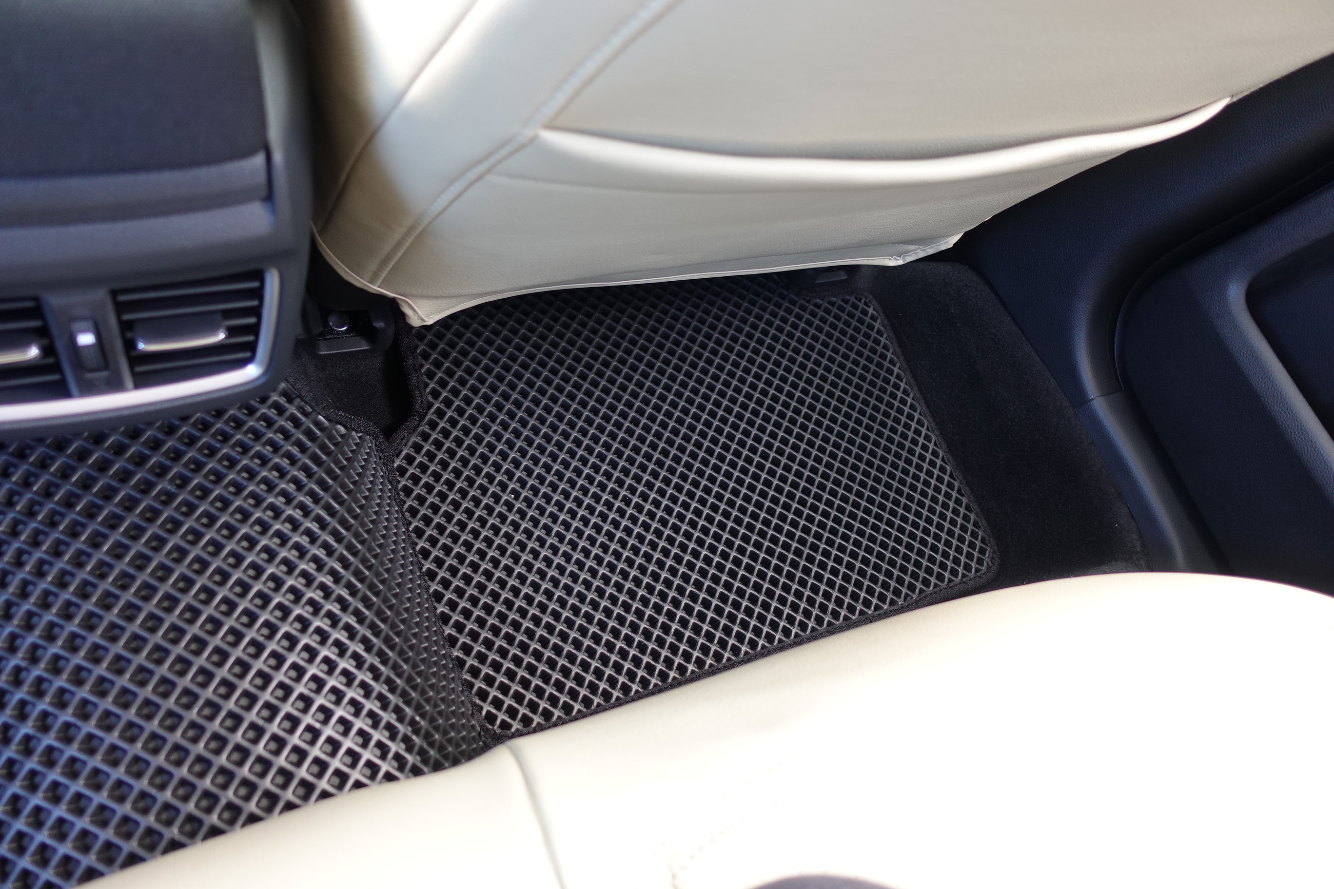 フロアマットの取付実例、番号:145、車名:シビック、モデル:ダブルマット、色相:ダークグレー、145_10297_7.jpg、 