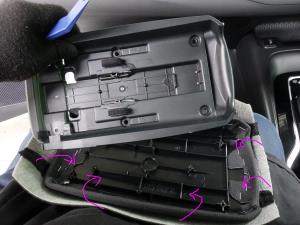 シートカバーの取り付け方法、番号:69、車名:カローラ スポーツ、i2281_14.jpg、 