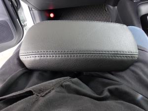 シートカバーの取り付け方法、番号:69、車名:カローラ スポーツ、i2281_16.jpg、 