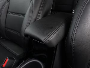 シートカバーの取り付け方法、番号:69、車名:カローラ スポーツ、i2281_17.jpg、 