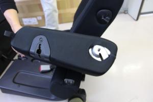 シートカバーの取り付け方法、番号:13、車名:ウィッシュ、i2697_3.jpg、 