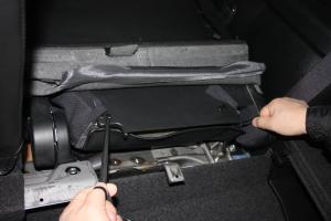 シートカバーの取り付け方法、番号:30、車名:エクシーガ、i9821_29.jpg、 