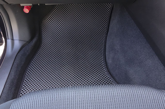 フロアマットの取付実例、番号:15、車名:スバル XV、モデル:ダブルマット、色相:ダークグレー、10010_4.jpg、 
