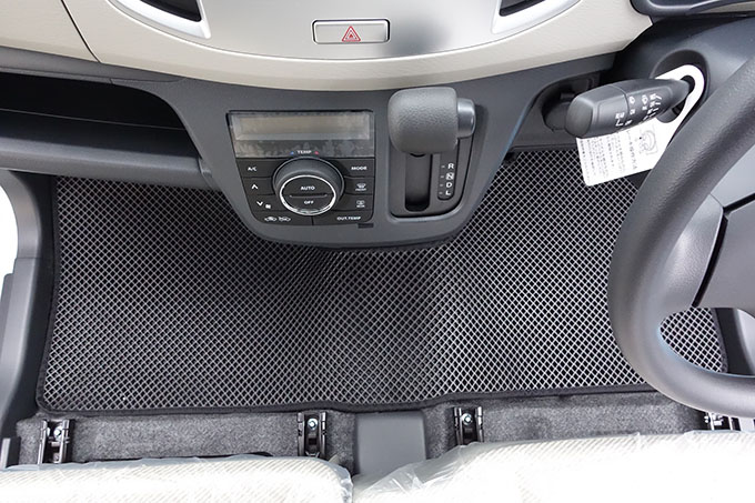 フロアマットの取付実例、番号:12、車名:ワゴンR、モデル:ダブルマット、色相:ダークグレー、10013_2.jpg、 