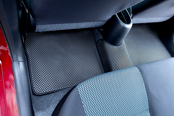 フロアマットの取付実例、番号:34、車名:ノート、モデル:ダブルマット、色相:ダークグレー、10015_6.jpg、 