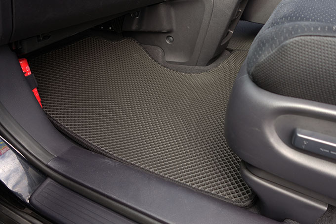 フロアマットの取付実例、番号:8、車名:CR-V、モデル:ダブルマット、色相:ダークグレー、10060_3.jpg、 