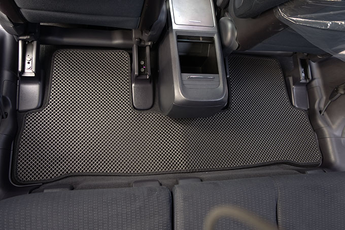 フロアマットの取付実例、番号:8、車名:CR-V、モデル:ダブルマット、色相:ダークグレー、10060_5.jpg、 