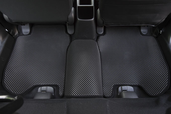 フロアマットの取付実例、番号:11、車名:フィット、モデル:ダブルマット、色相:ダークグレー、10063_7.jpg、 
