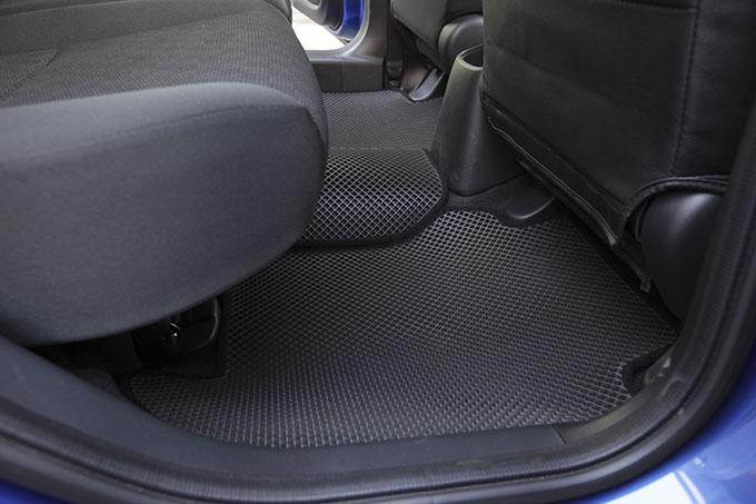 フロアマットの取付実例、番号:11、車名:フィット、モデル:ダブルマット、色相:ダークグレー、10063_9.jpg、 