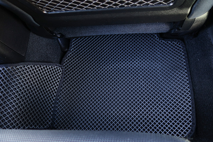 フロアマットの取付実例、番号:54、車名:レガシィ ツーリングワゴン、モデル:ダブルマット、色相:ダークグレー、10072_4.jpg、 