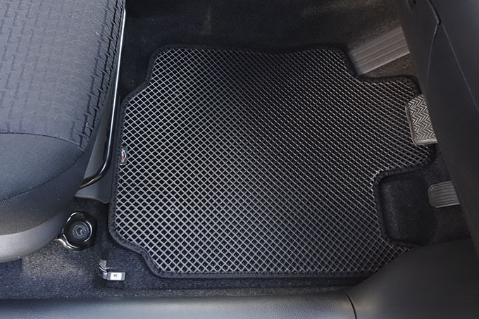 フロアマットの取付実例、番号:21、車名:ヴァンガード、モデル:ダブルマット、色相:ダークグレー、10077_1.jpg、 