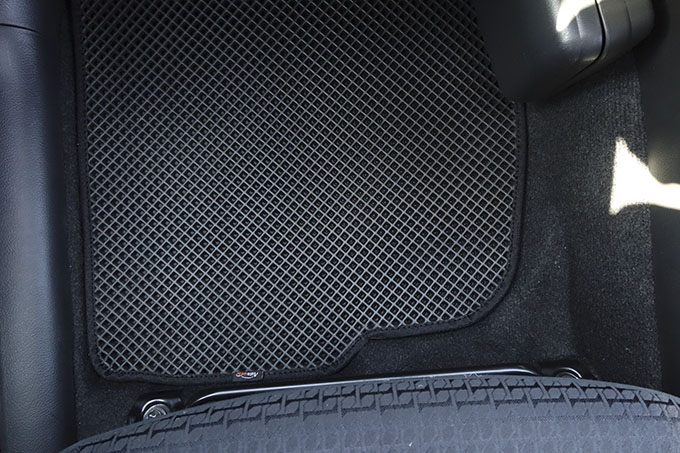 フロアマットの取付実例、番号:21、車名:ヴァンガード、モデル:ダブルマット、色相:ダークグレー、10077_9.jpg、 