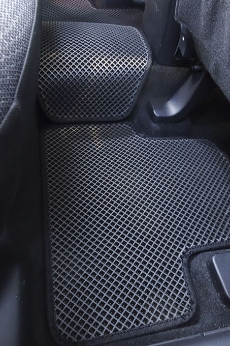 フロアマットの取付実例、番号:24、車名:RVR、モデル:ダブルマット、色相:ダークグレー、10081_11.jpg、 