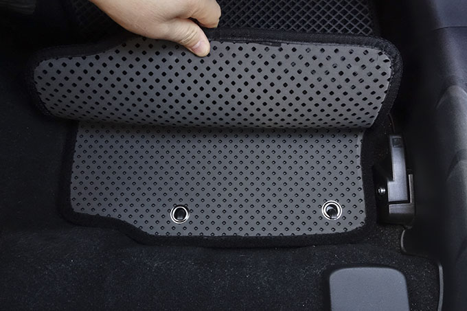 フロアマットの取付実例、番号:24、車名:RVR、モデル:ダブルマット、色相:ダークグレー、10081_3.jpg、 