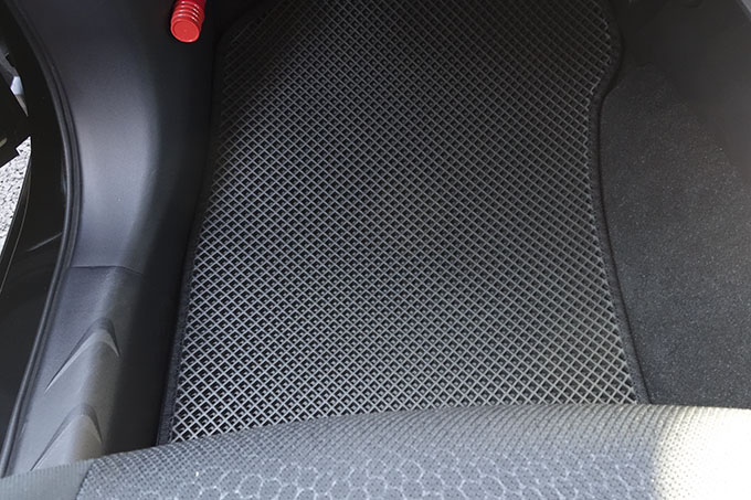 フロアマットの取付実例、番号:24、車名:RVR、モデル:ダブルマット、色相:ダークグレー、10081_5.jpg、 