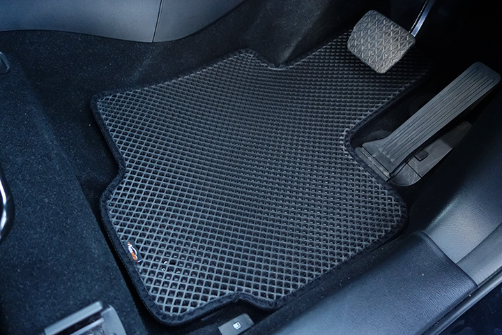 フロアマットの取付実例、番号:40、車名:CX-5、モデル:ダブルマット、色相:ダークグレー、10086_1.jpg、 
