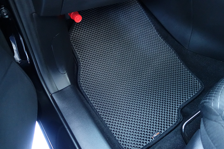 フロアマットの取付実例、番号:40、車名:CX-5、モデル:ダブルマット、色相:ダークグレー、10086_2.jpg、 