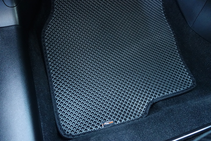 フロアマットの取付実例、番号:40、車名:CX-5、モデル:ダブルマット、色相:ダークグレー、10086_3.jpg、 