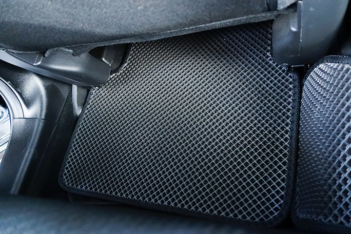 フロアマットの取付実例、番号:40、車名:CX-5、モデル:ダブルマット、色相:ダークグレー、10086_5.jpg、 