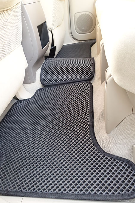 フロアマットの取付実例、番号:19、車名:ランドクルーザープラド、モデル:ダブルマット、色相:ダークグレー、10092_7.jpg、 