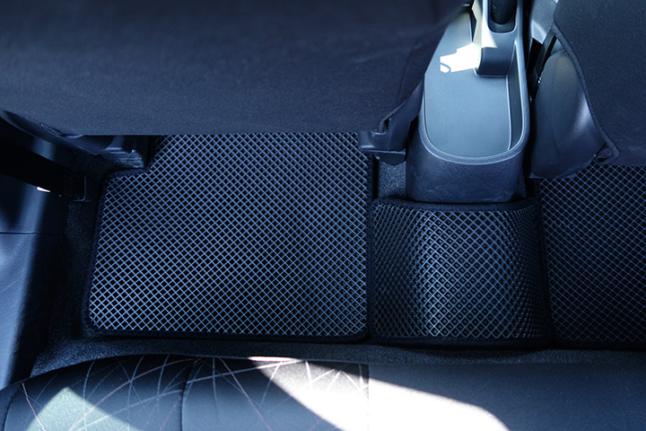 フロアマットの取付実例、番号:51、車名:デミオ、モデル:ダブルマット、色相:ダークグレー、10133_6.jpg、 