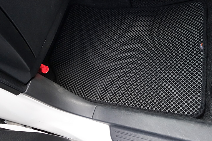 フロアマットの取付実例、番号:74、車名:bB、モデル:ダブルマット、色相:ダークグレー、10150_6.jpg、 