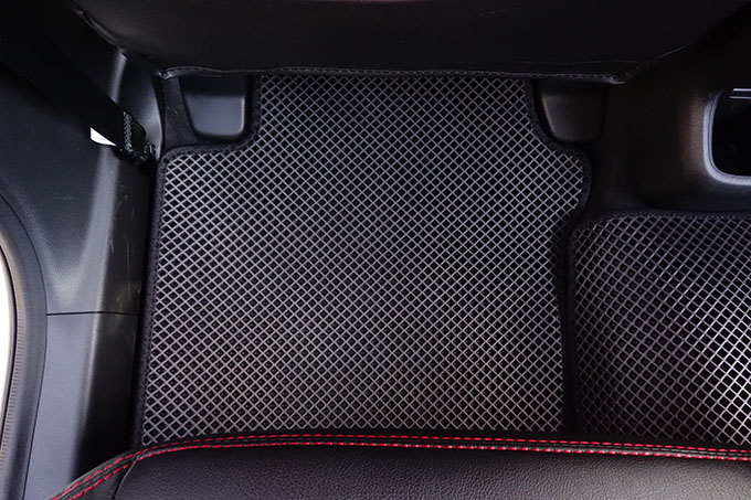 フロアマットの取付実例、番号:27、車名:ヴェゼル、モデル:ダブルマット、色相:ダークグレー、10162_6.jpg、 