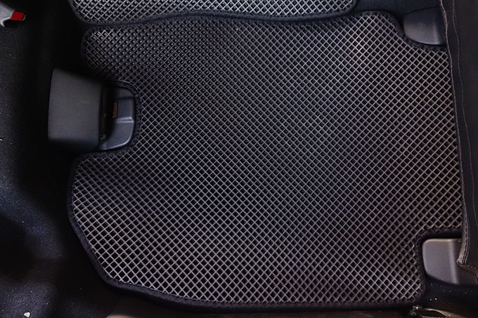 フロアマットの取付実例、番号:27、車名:ヴェゼル、モデル:ダブルマット、色相:ダークグレー、10162_9.jpg、 