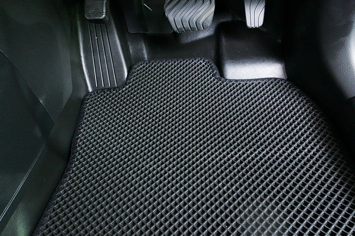 フロアマットの取付実例、番号:30、車名:エクストレイル、モデル:ダブルマット、色相:ダークグレー、10167_12.jpg、 