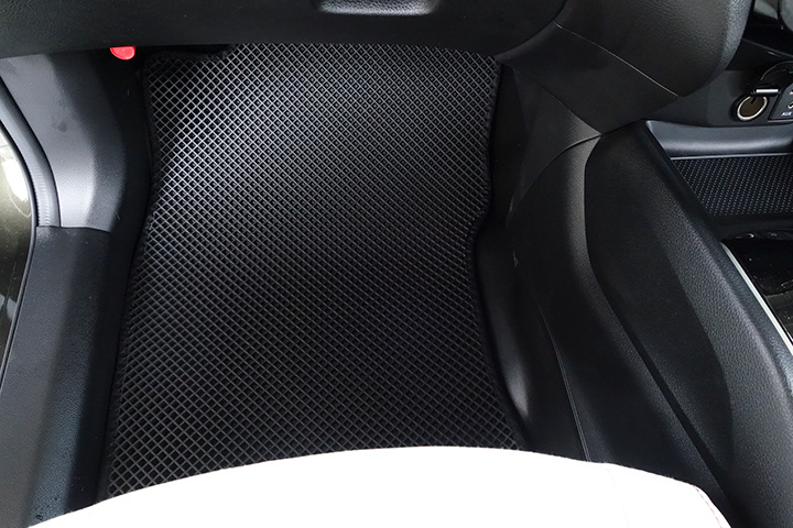 フロアマットの取付実例、番号:30、車名:エクストレイル、モデル:ダブルマット、色相:ダークグレー、10167_14.jpg、 