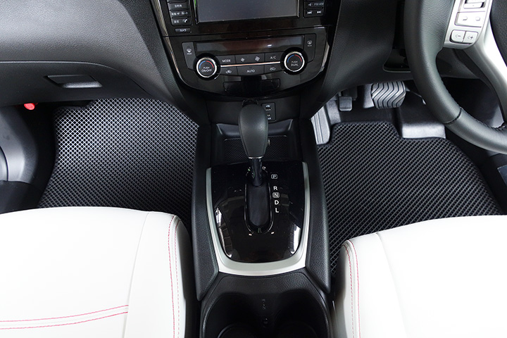 フロアマットの取付実例、番号:30、車名:エクストレイル、モデル:ダブルマット、色相:ダークグレー、10167_16.jpg、 