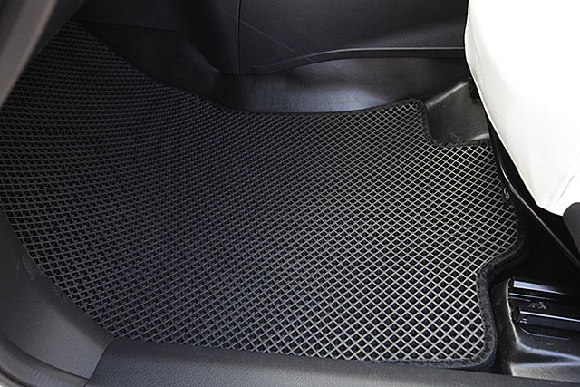 フロアマットの取付実例、番号:30、車名:エクストレイル、モデル:ダブルマット、色相:ダークグレー、10167_5.jpg、 
