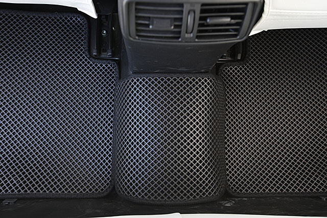 フロアマットの取付実例、番号:30、車名:エクストレイル、モデル:ダブルマット、色相:ダークグレー、10167_8.jpg、 