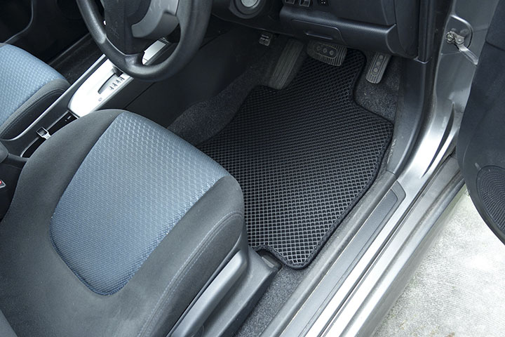フロアマットの取付実例、番号:114、車名:ウィングロード、モデル:ダブルマット、色相:ダークグレー、10174_2.jpg、 