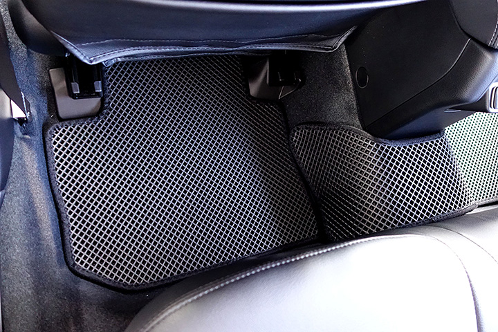 フロアマットの取付実例、番号:71、車名:レヴォーグ、モデル:ダブルマット、色相:ダークグレー、10175_7.jpg、 