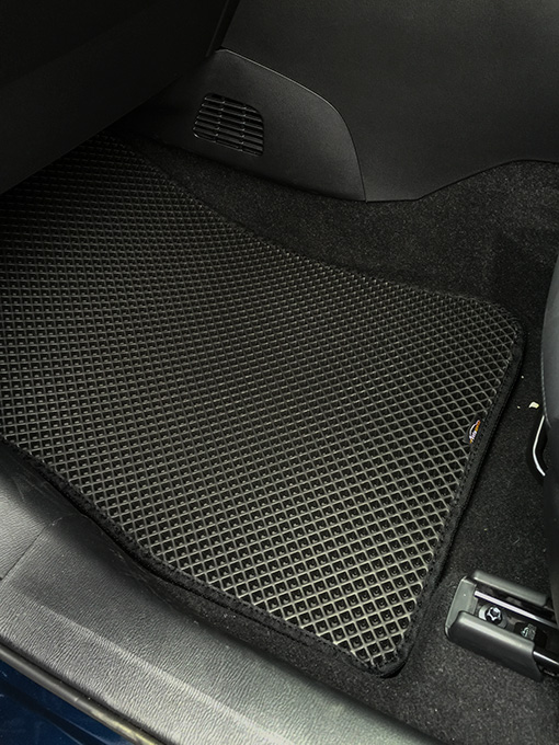 フロアマットの取付実例、番号:78、車名:デミオ、モデル:ダブルマット、色相:ダークグレー、10189_4.jpg、 