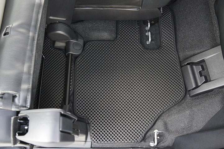 フロアマットの取付実例、番号:94、車名:シエンタ、モデル:ダブルマット、色相:ダークグレー、10220_11.jpg、 