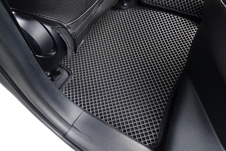 フロアマットの取付実例、番号:98、車名:プリウス 50系、モデル:ダブルマット、色相:ダークグレー、10228_9.jpg、 