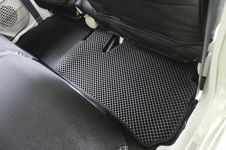 フロアマットの取付実例、番号:101、車名:ムーヴ、モデル:ダブルマット、色相:ダークグレー、10236_8.jpg、 