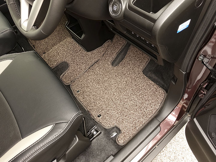 フロアマットの取付実例、番号:124、車名:クロスビー、モデル:コイルマット、色相:ベージュ、10265_1.jpg、 