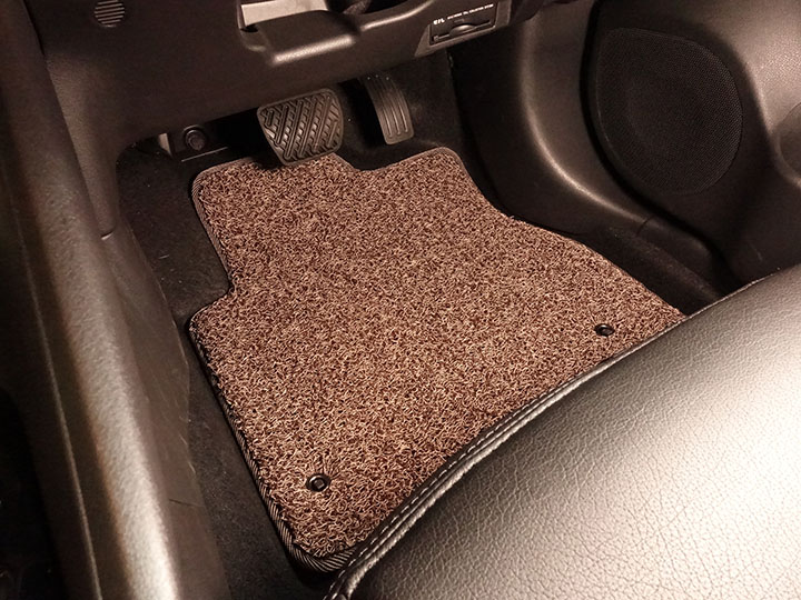 フロアマットの取付実例、番号:126、車名:リーフ、モデル:コイルマット、色相:ベージュ、10268_1.jpg、 