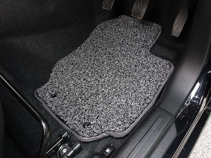 フロアマットの取付実例、番号:129、車名:ジムニー、モデル:コイルマット、色相:グレー、10273_2.jpg、 