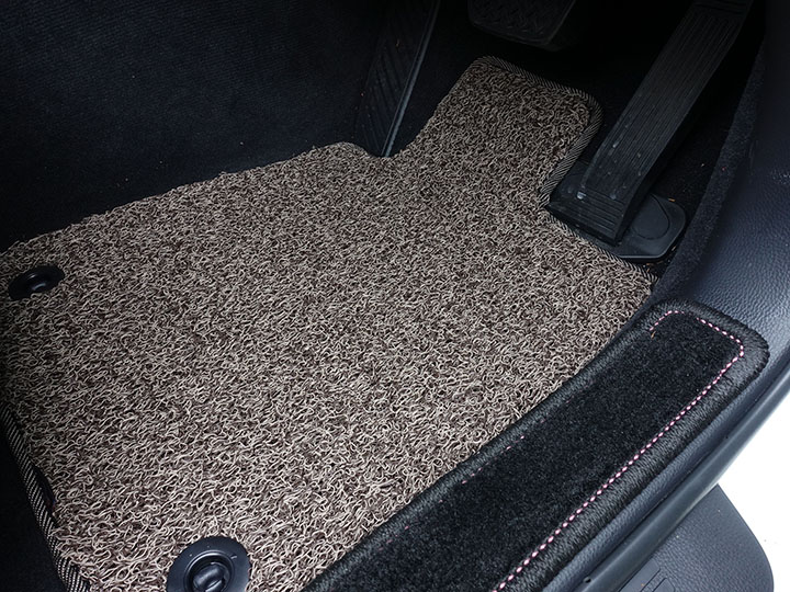 フロアマットの取付実例、番号:128、車名:クラウン、モデル:コイルマット、色相:ベージュ、10274_4.jpg、 