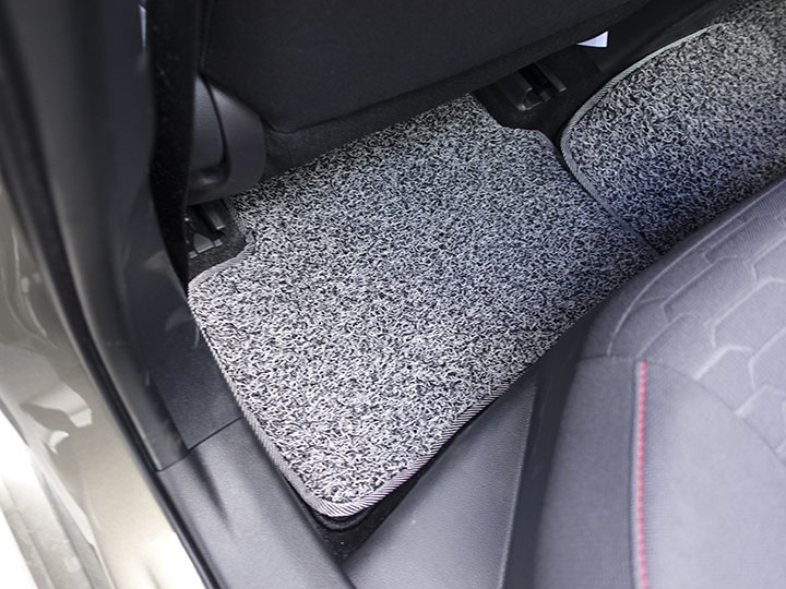 フロアマットの取付実例、番号:132、車名:カローラ スポーツ、モデル:コイルマット、色相:グレー、10275_3.jpg、 