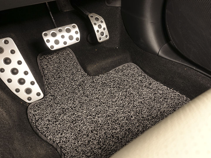フロアマットの取付実例、番号:136、車名:フォレスター、モデル:コイルマット、色相:ベージュ、10280_1.jpg、 