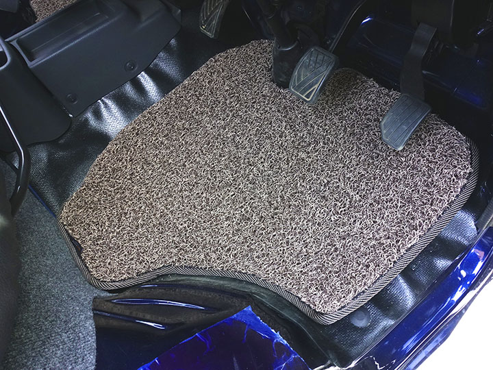 フロアマットの取付実例、番号:134、車名:キャリイ、モデル:コイルマット、色相:ベージュ、10282_1.jpg、 