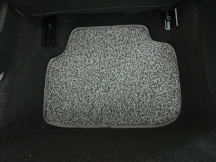 フロアマットの取付実例、番号:143、車名:ミニクラブマン、モデル:コイルマット、色相:グレー、10291_04.jpg、 
