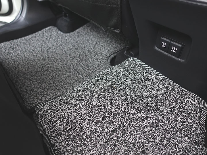 フロアマットの取付実例、番号:142、車名:RAV4、モデル:コイルマット、色相:グレー、10293_05.jpg、 